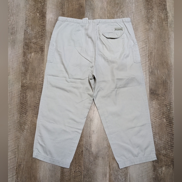 Columbia Light Khaki Cargo Capris Size Medium - Picture 5 of 11